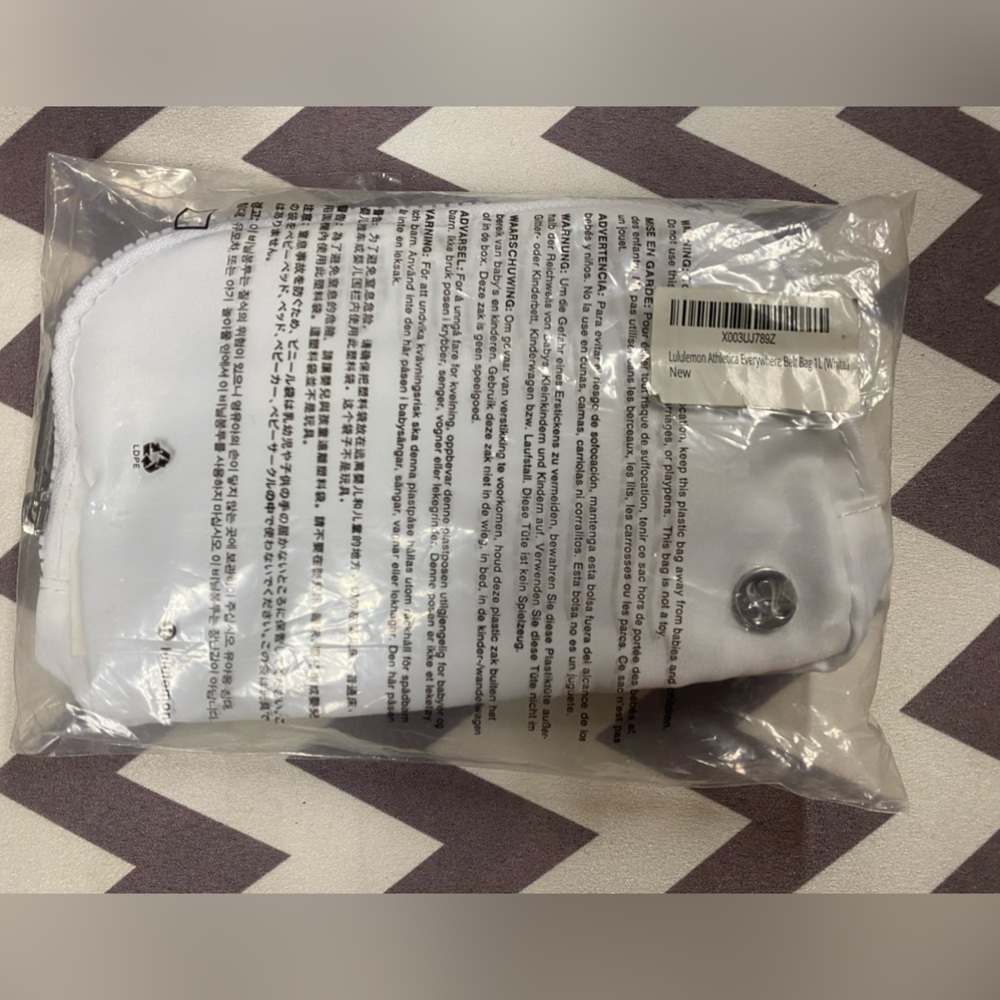 White Lululemon belt bag. NWT